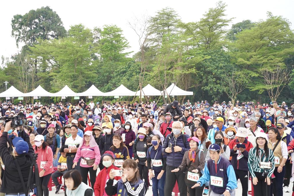 屏東新地標!萬丹森林公園啟用 潘若迪領軍開跳有氧操