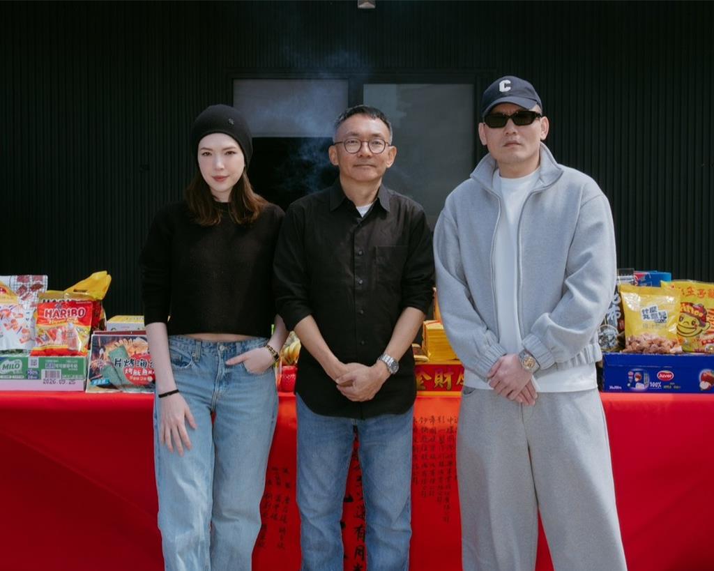 許瑋甯、春風搞曖昧 新片《至少還有月光》上路療傷