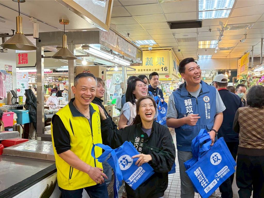 徐巧芯士東市場力挺賴苡任:投給認真替地方發聲的人