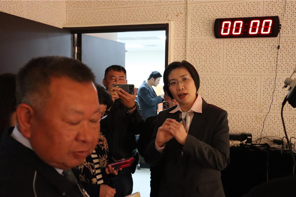 藍竹縣長初選政見發表 徐欣瑩抗議遭雜音干擾