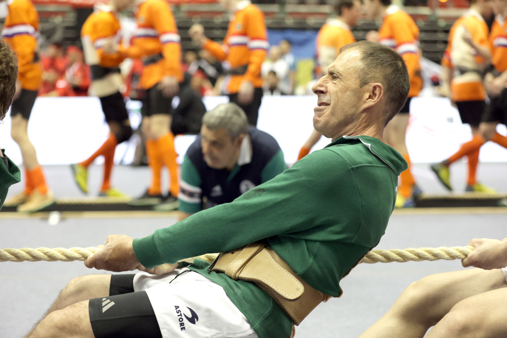 臺北室內拔河賽》60歲大會最年長選手 震驚龐大摩托車陣