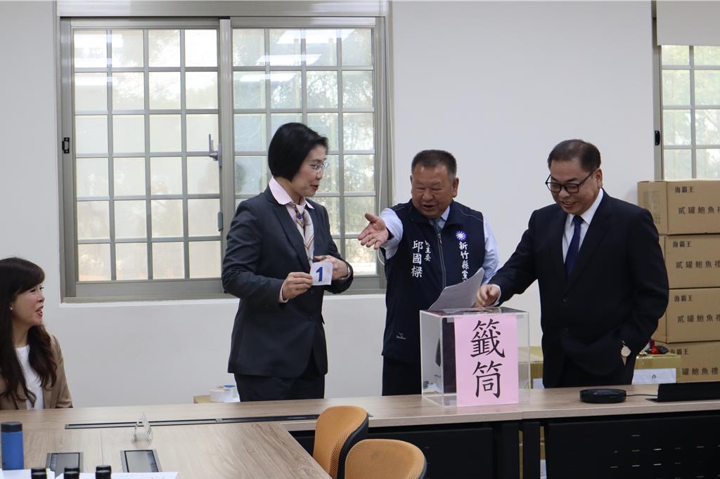 徐欣瑩、陳見賢初選政見發表 雙雙提AI政策