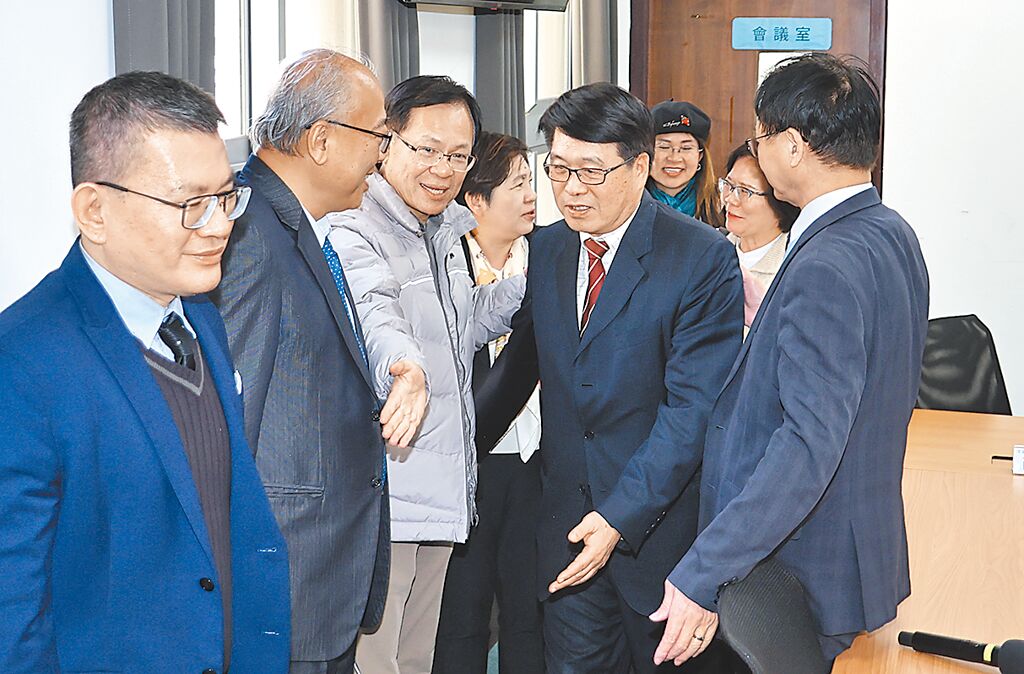 時評》在野也要退一步