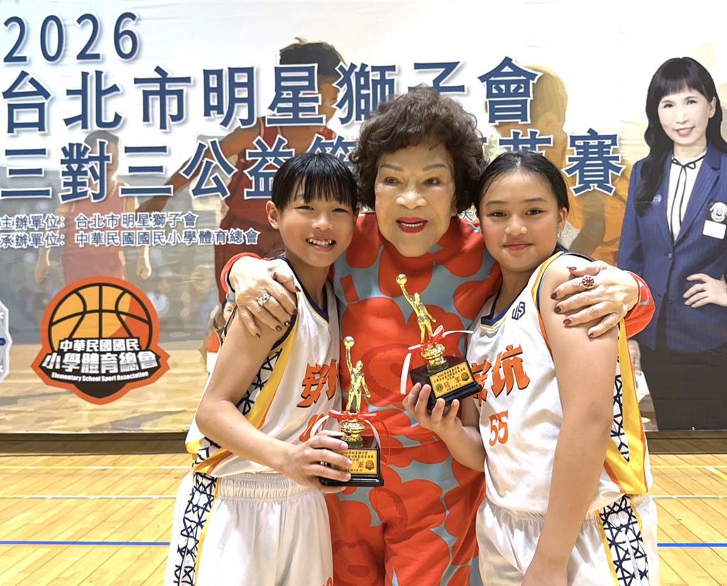 阿姑幫圓夢小女孩開心笑了!周遊曝愈活愈健康全因「善事做得多」