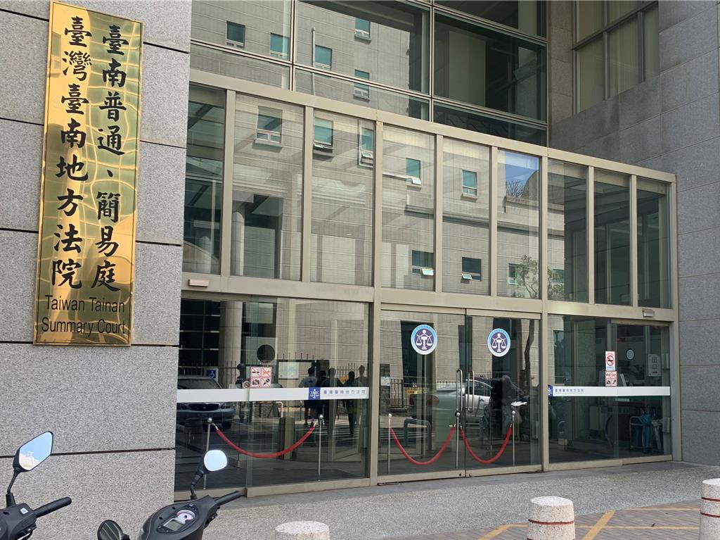 男慶生強拉女子進廁性侵 她打電話求救男友趕救不及