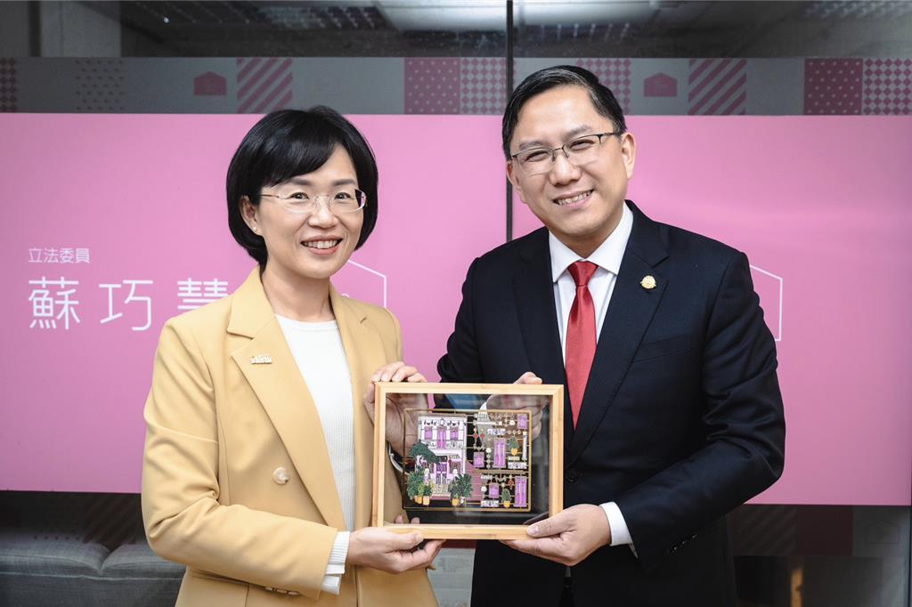 新加坡任梓銘市長訪台 首站會晤綠委交流城市治理