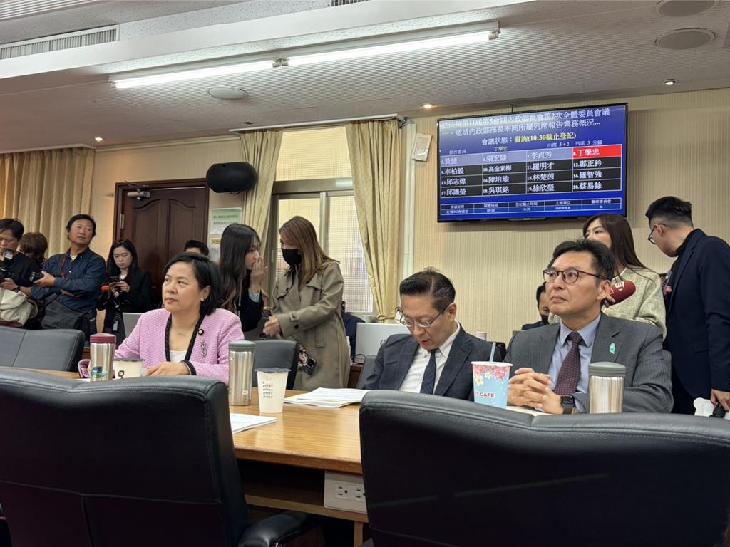 快評/民眾黨的戰力在哪? 從李貞秀立院處女秀看見一盤散沙