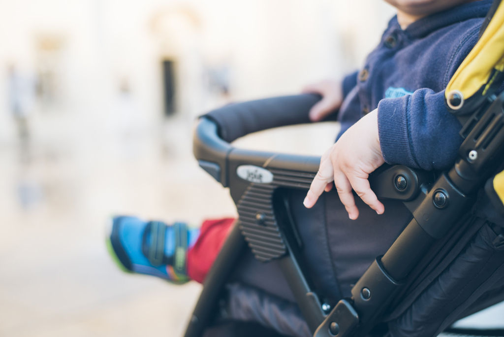 爸媽崩潰!台灣推嬰兒車遇4關卡 過來人感嘆:地獄模式