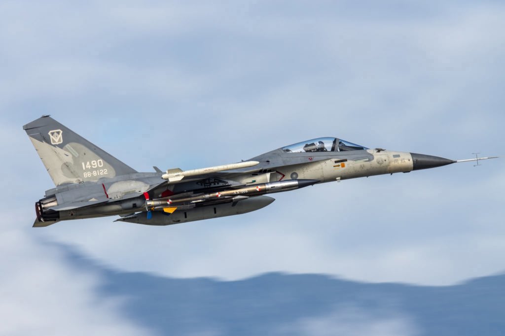 空射雄三飛彈月底首次戰測 九鵬外海實彈射擊除役錦江級艦